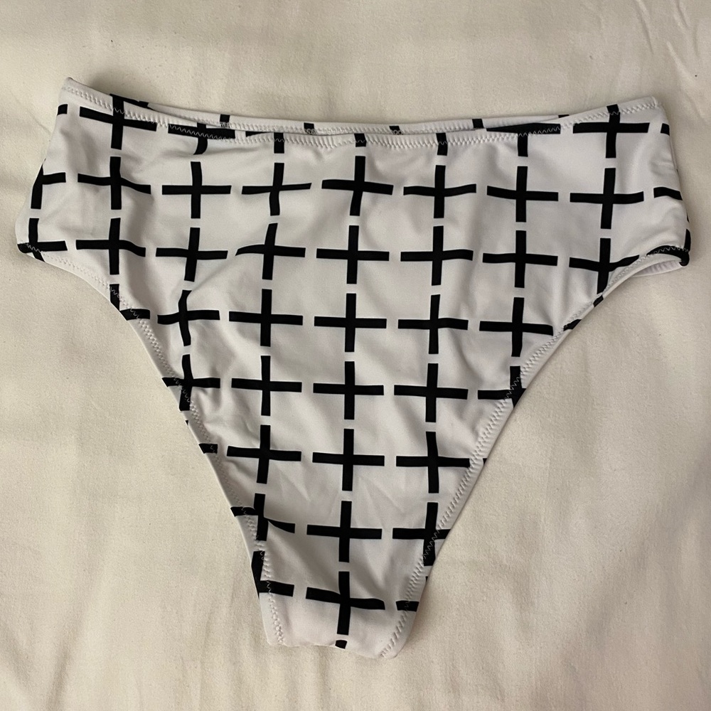 Cupshe Bikini Set - Picture 7 of 9